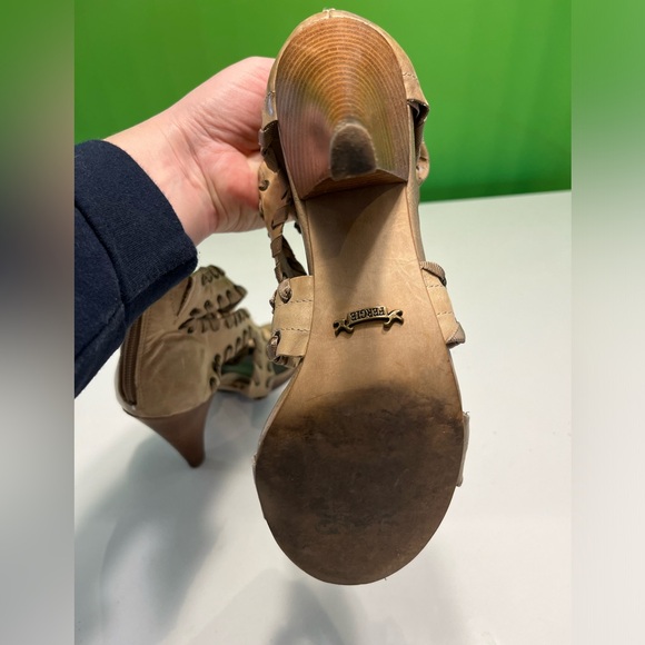 Beige very fun leather sandals with wooden heel - Picture 2 of 6